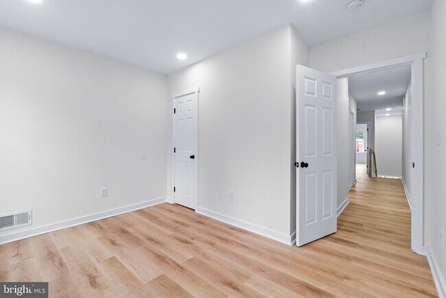 Building Photo - 530 E 38th St