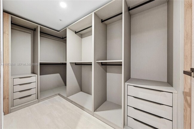 Building Photo - 10281 W Bay Harbor Dr