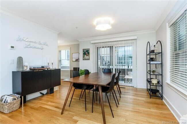 Building Photo - 109 Forest St