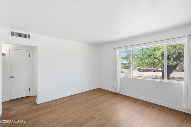 Building Photo - 4026 E Alhambra Pl
