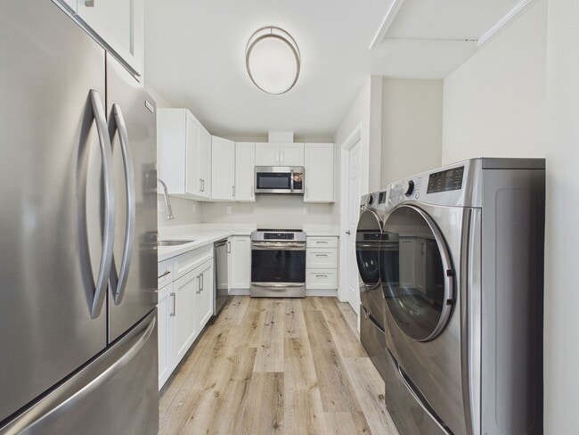 Building Photo - Brand New 1BD/1BA ADU with Private Deck, In-Unit Laundry & Parking – Prime Oakland Location