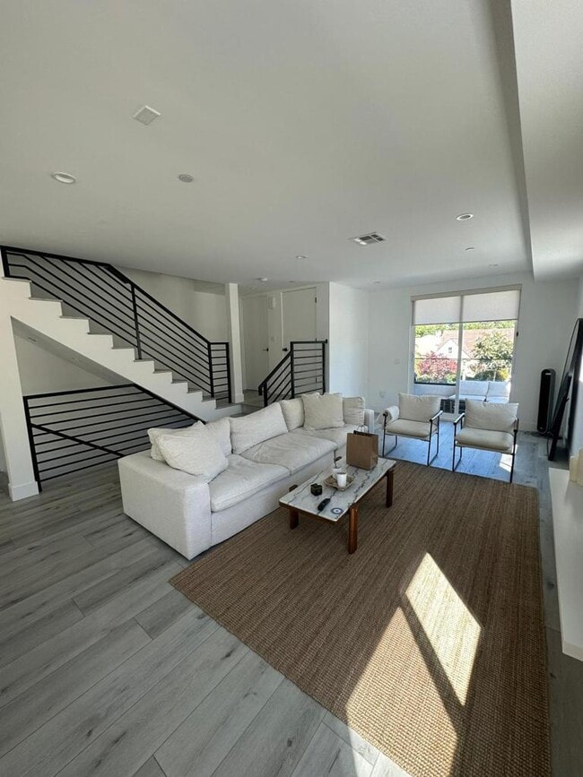 Building Photo - 4299 Tujunga Ave