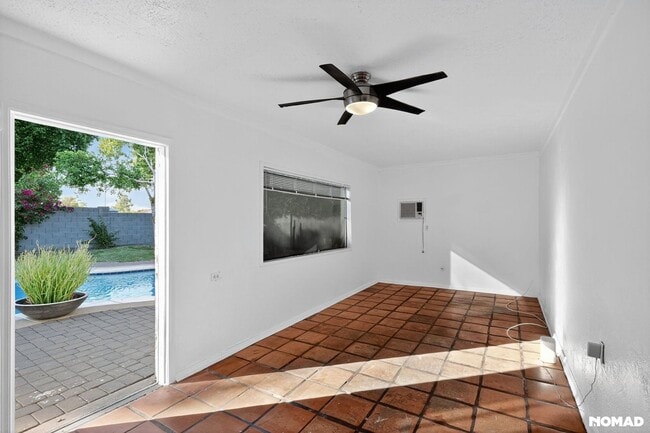 Building Photo - 3029 W Shaw Butte Dr