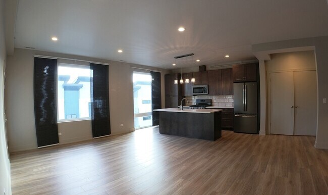 Building Photo - 5001 Prospect Ave