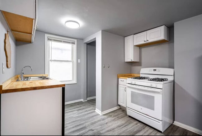 Building Photo - 1529 N Jefferson St