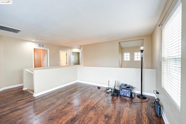 Building Photo - 220 Whispering Oaks Ct