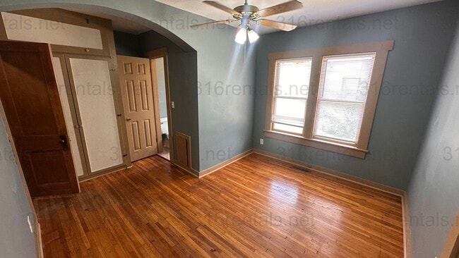 Building Photo - $1595 - 5 bed 2 bath - Single Family Home ...