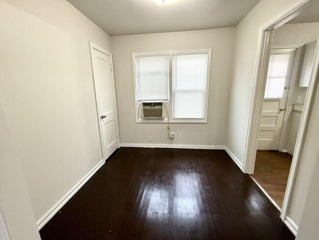 Building Photo - 33 8th Ave NW