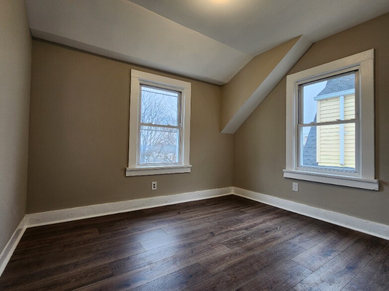 Building Photo - 376 De Wolf Pl