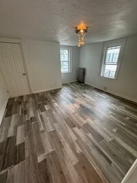 Building Photo - 11 Elm St