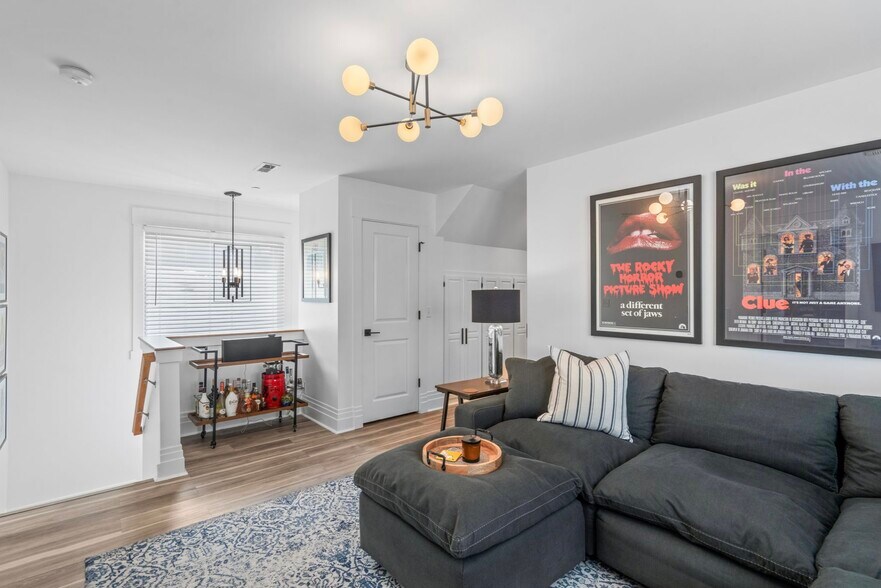 Building Photo - 315 Augusta Ave