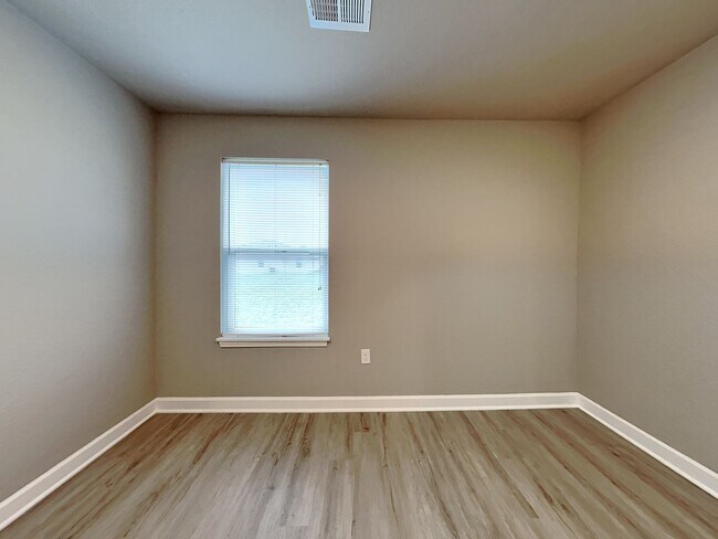 Building Photo - Charming 3Beds, 2Bath Home in Blue Springs with Garage Parking