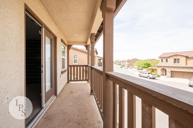 Building Photo - Fresno SouthEast Home, Gated Community, Clovis Unified School District, 3BR/2.5BA - Lots of Ameni...