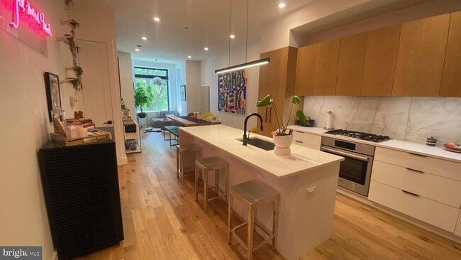 Building Photo - 1526 6th St NW