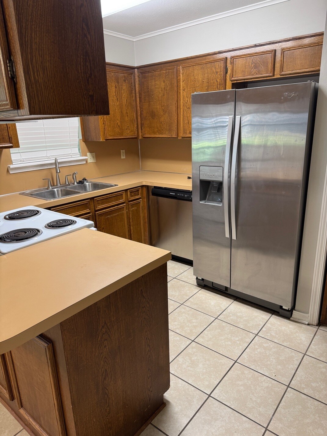 Building Photo - 210 Deerwood Ln