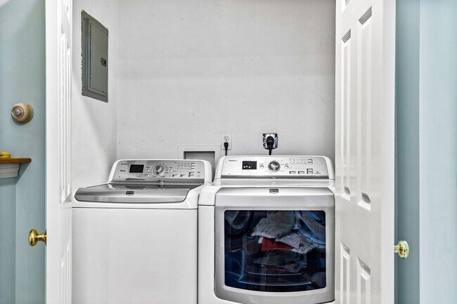 Building Photo - 328 East St