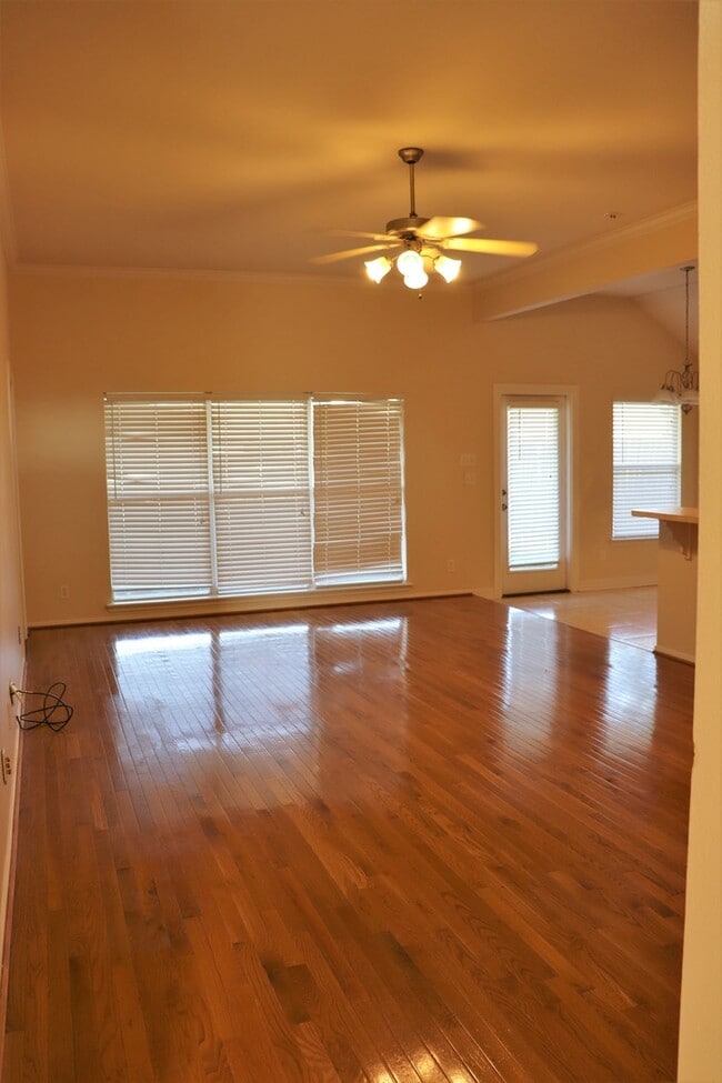 Building Photo - Lovely 3 bedroom 2 bath home for lease in ...