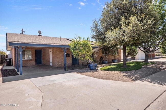 Building Photo - 2219 N 74th Pl