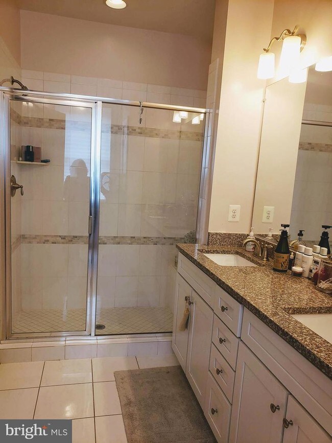 Building Photo - 22 Maxwell Square