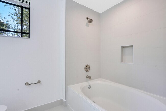 Building Photo - 3023 Alcazar Pl