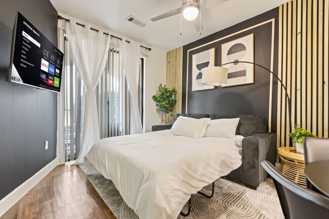 Building Photo - 5250 Town and Country Blvd