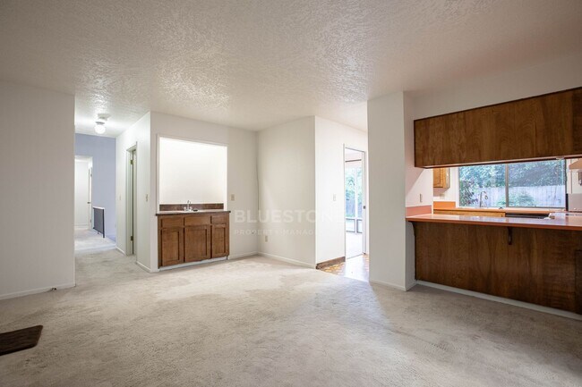 Building Photo - Sweet 3 bedroom 2 bath home in Beaverton available now!