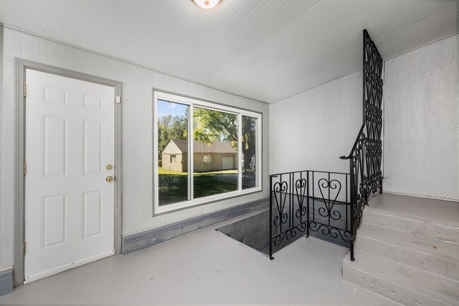 Building Photo - Spacious St. Ann Home with Large Detached ...