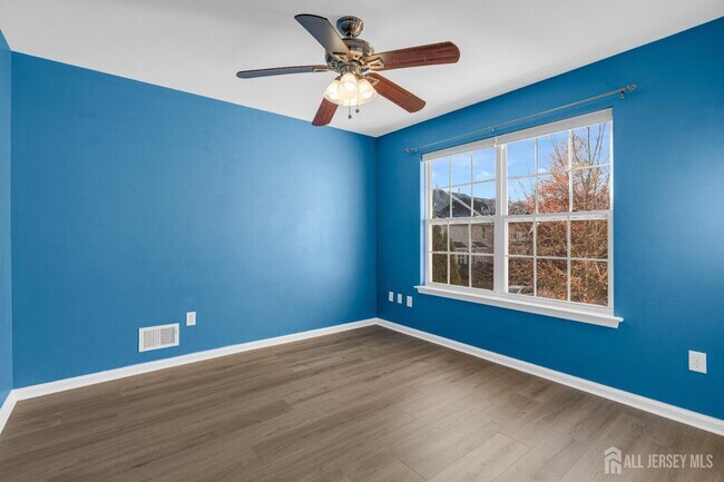 Building Photo - 356 Hawthorne Rd