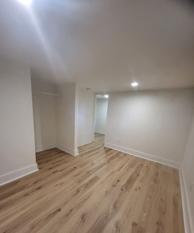 Building Photo - Khara, J - 1208 #B