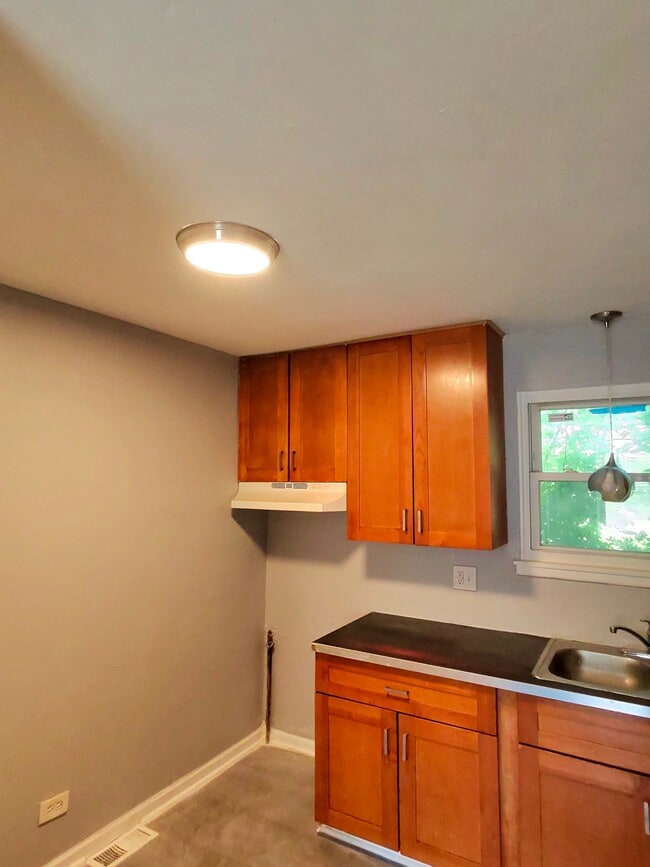 Building Photo - 1228 W 109th St