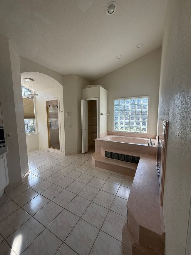 Building Photo - Beautiful Spacious 3 bed 3 bath Home in Debary