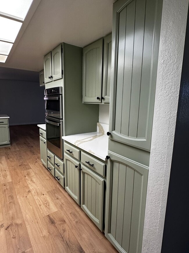 Building Photo - Remodeled Vintage home just 1 block from t...