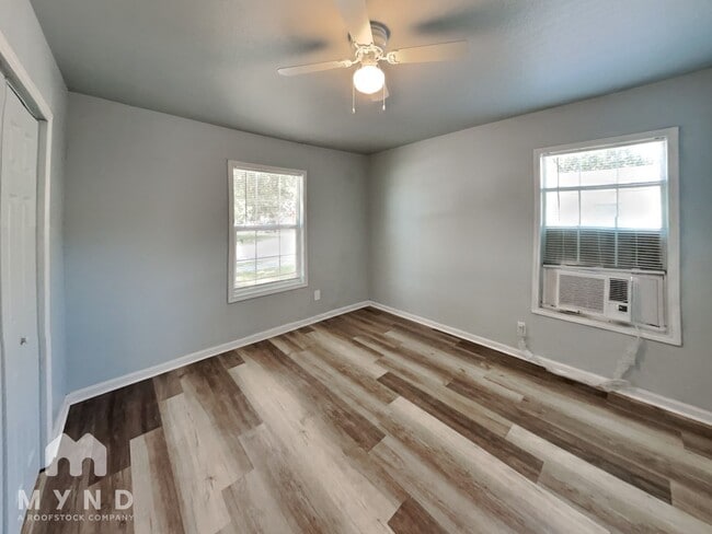 Building Photo - 1735 Arlington Dr