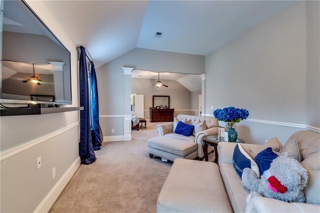 Building Photo - 2216 Golden Eagle Dr