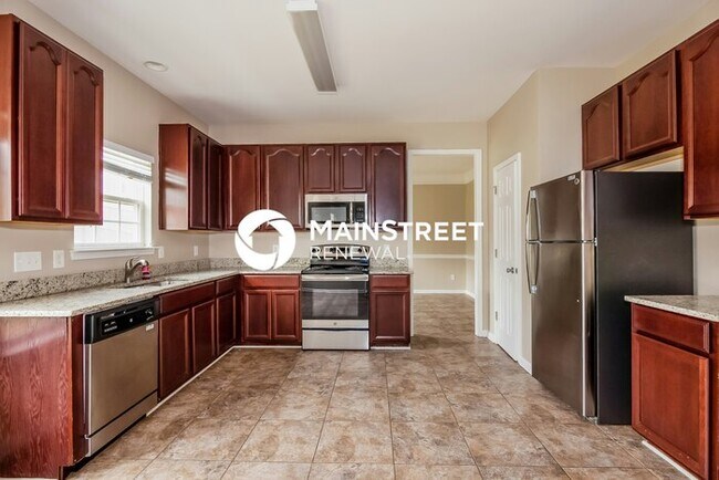 Building Photo - 4 Bedroom Pet-Friendly Home in Charlotte, NC with Main Street Renewal
