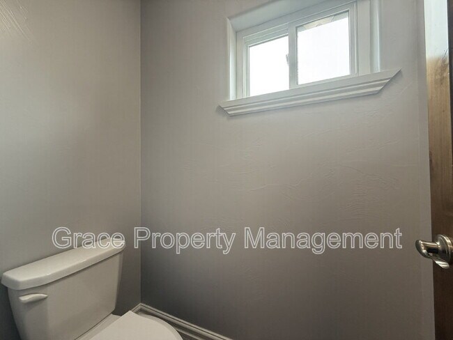 Building Photo - 9958 Lewiston St