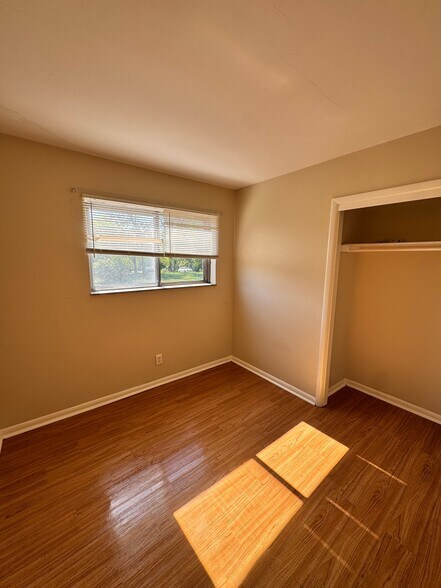 Building Photo - 1901 E 5th Ave