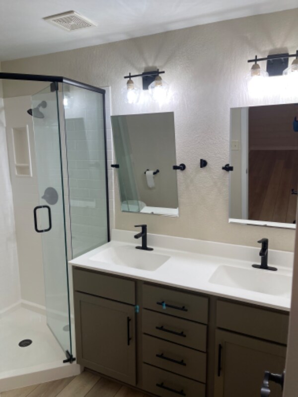 Building Photo - 208 N Pointe Ln