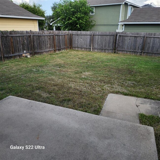 Building Photo - 2341 Bluffstone Dr
