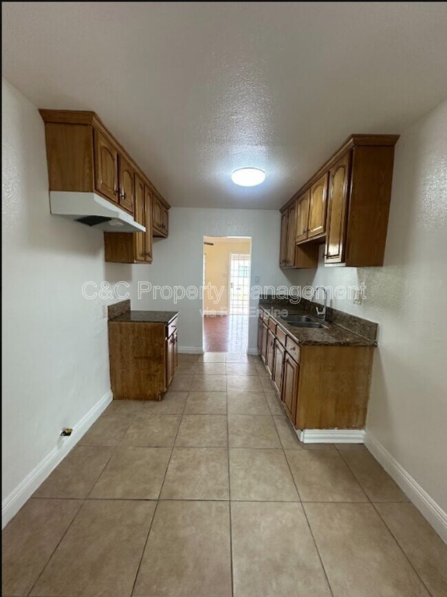 Building Photo - 1143 W 91st St