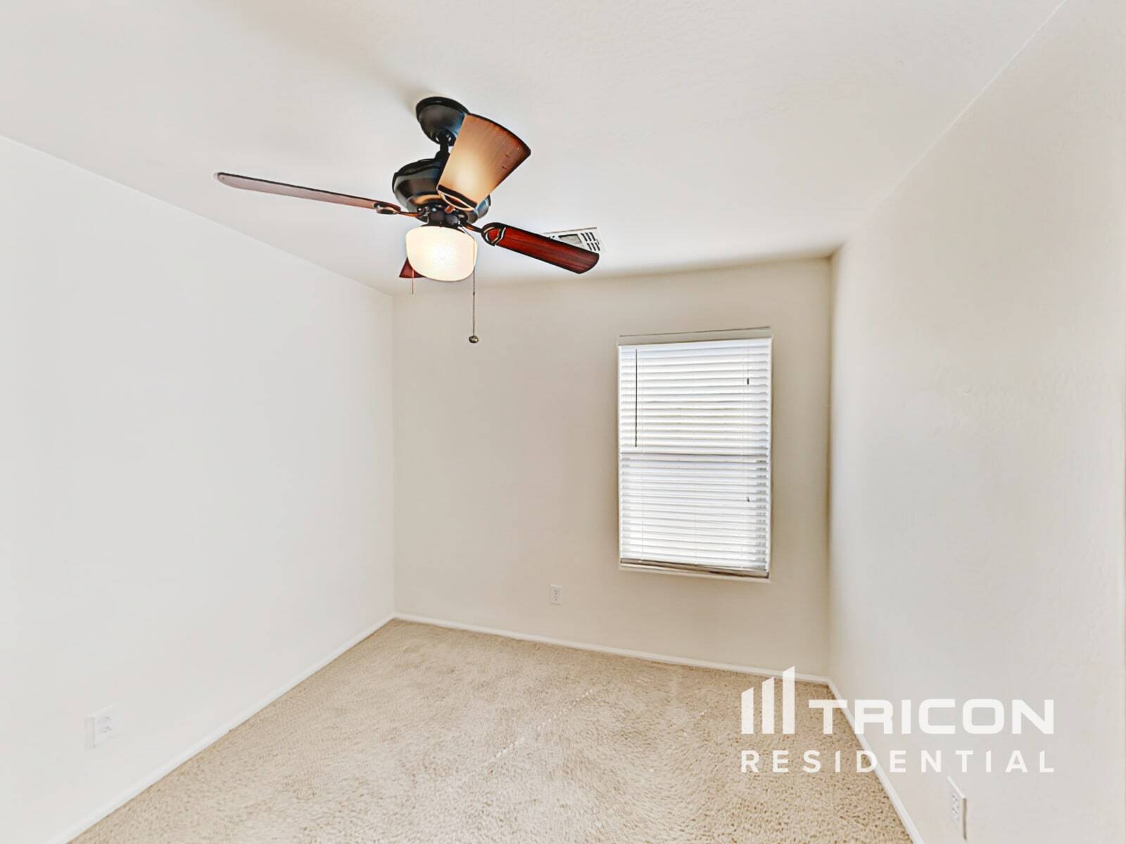 Building Photo - 1275 E Shari St