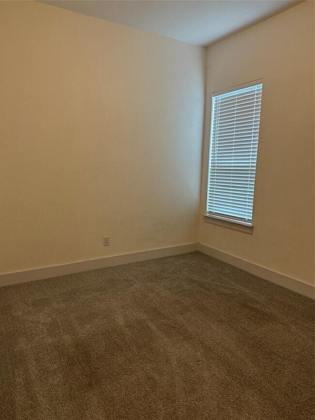 Building Photo - 11204 Charger Wy