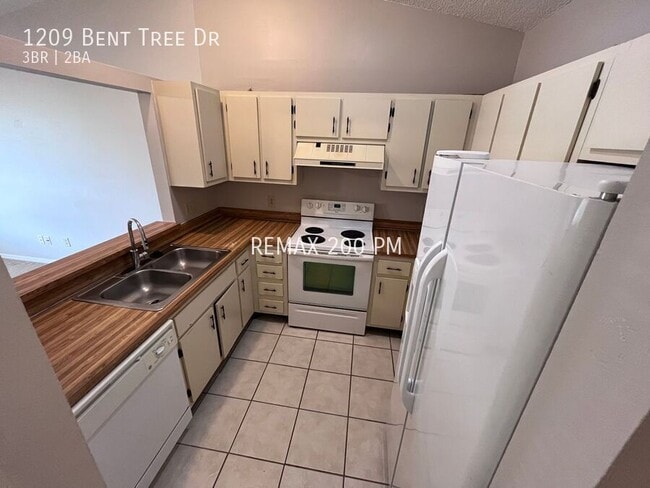 Building Photo - 1209 Bent Tree Dr