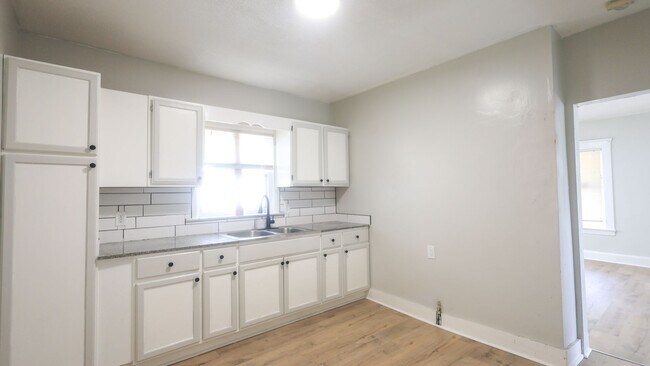 Building Photo - 3440 E 145th St