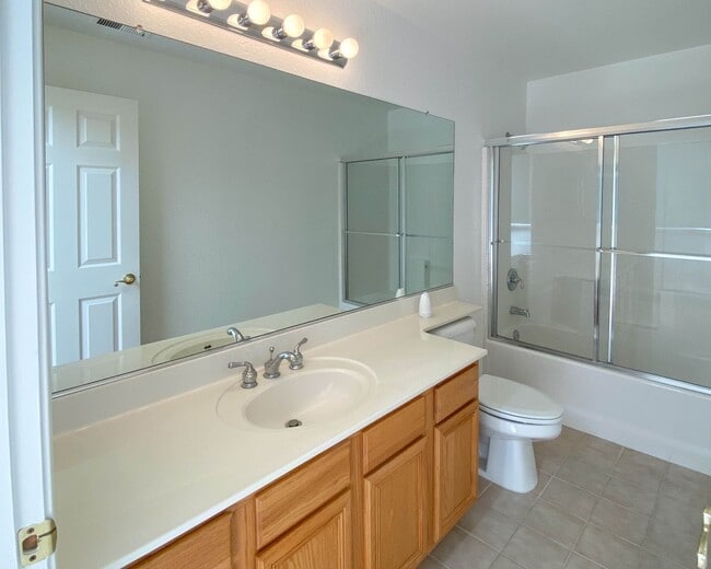 Building Photo - Amazing Downtown Campbell Location * Hardwood Floors * Spacious and Bright