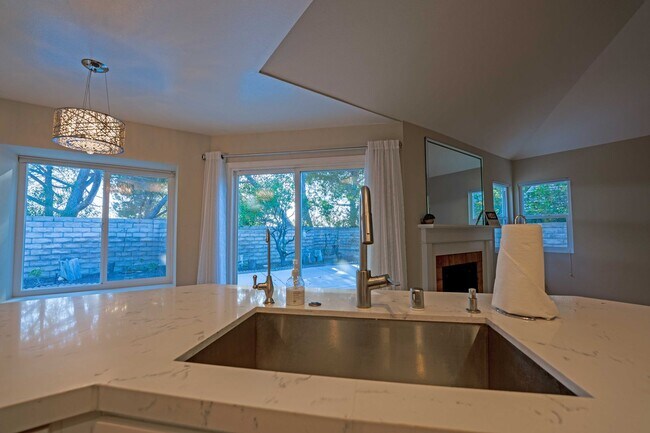 Building Photo - Charming Home for Now Leasing in Thousand Oaks!