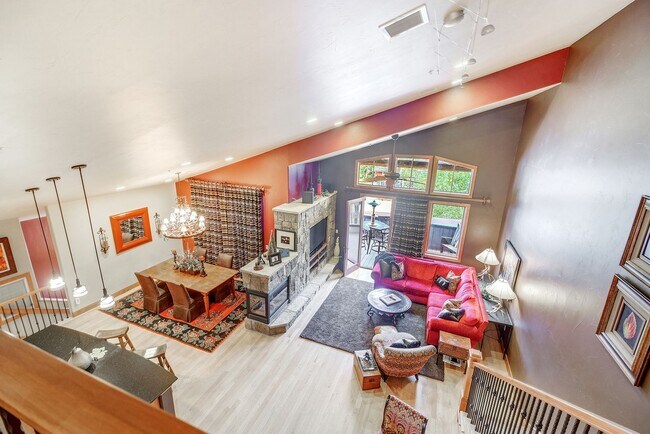 Building Photo - Downtown Frisco! Tons of space, amazing lo...