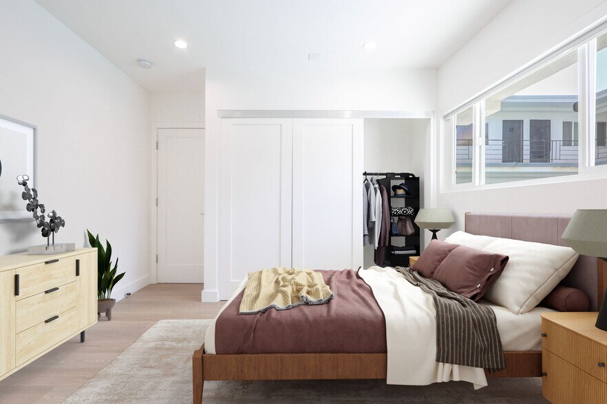 Interior Photo - 1703 Armacost Ave