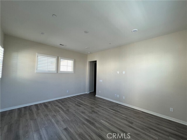 Building Photo - 110 Sculpture