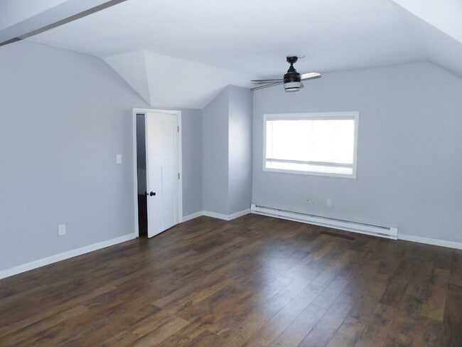 Building Photo - 1 Bed + Extra Room Upper Level Unit in East Harriet Duplex
